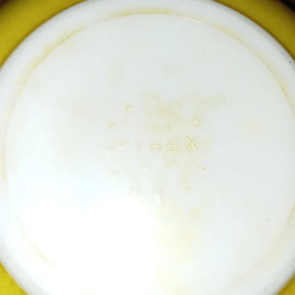 Mixing bowl Pyrex Yellow Vintage 1940's Over 3#'s 10"s across Pre-Loved - Picture 3 of 10